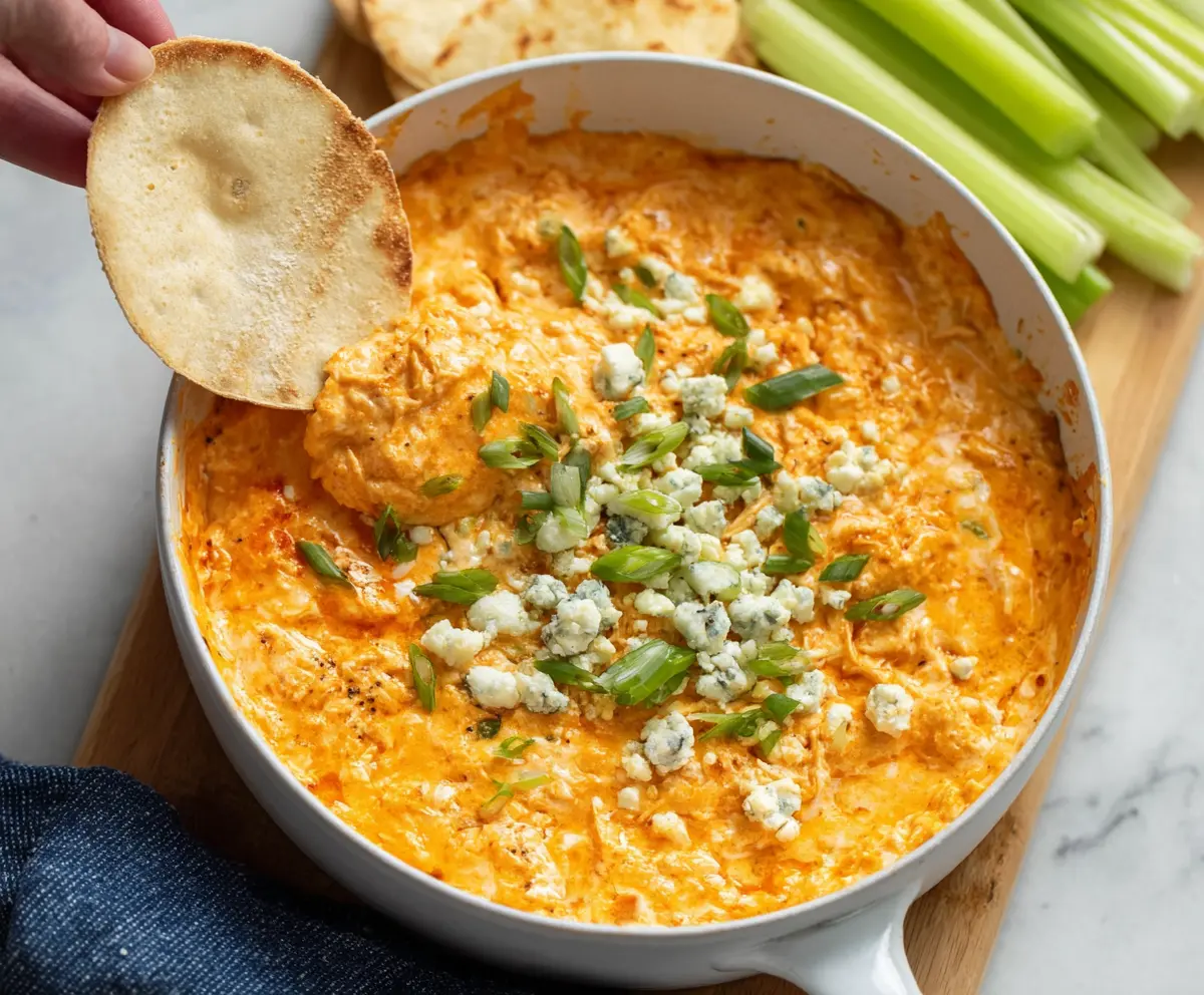 Easy Creamy Spicy Buffalo Chicken Dip